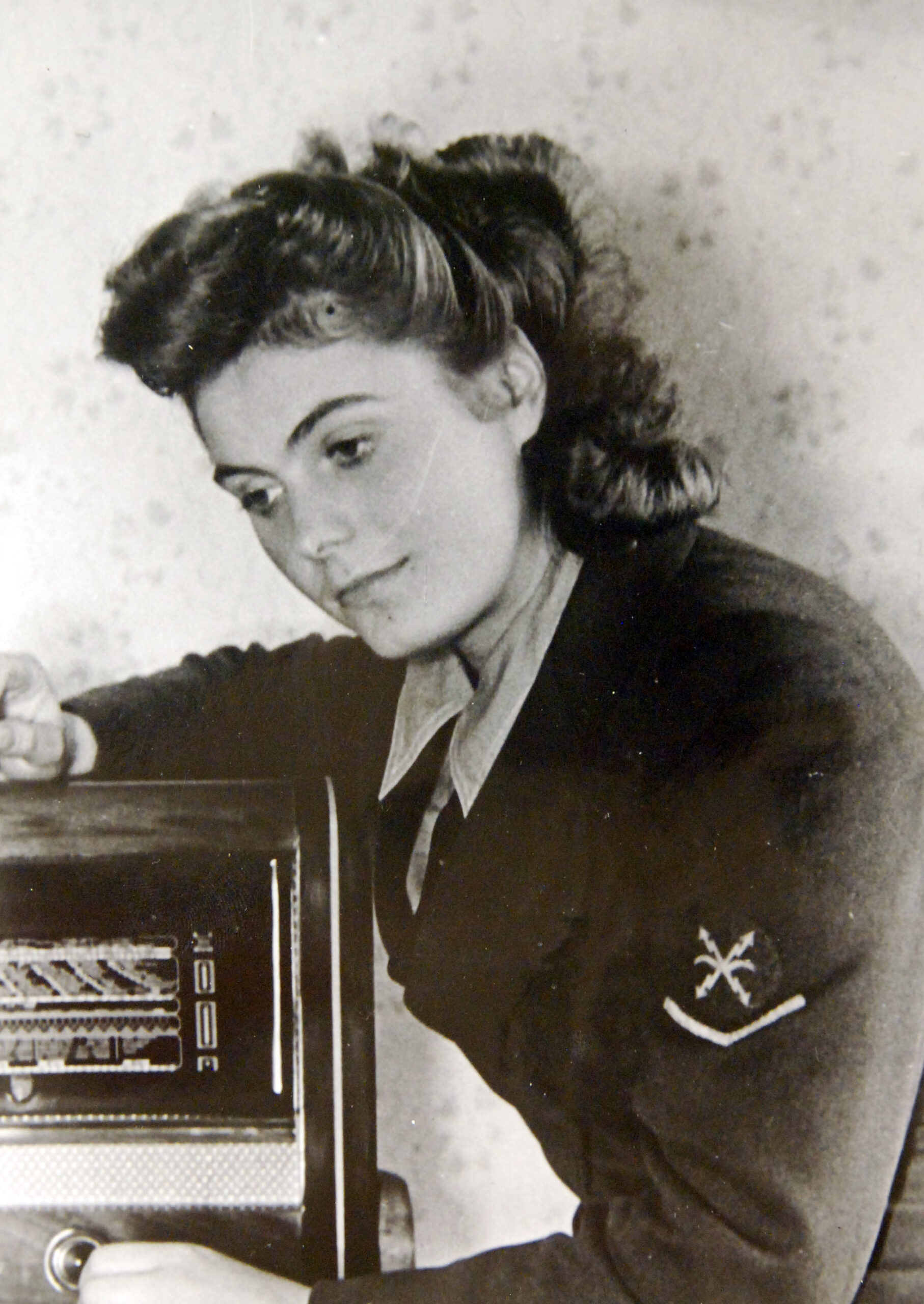 WW2_German_female_auxiliaries_helpers_of_the_Wehrmacht_armed_forces_of_Nazi_Germany_(Wehrmachthelferinnen)_etc_Flickr_Lot-3645-1